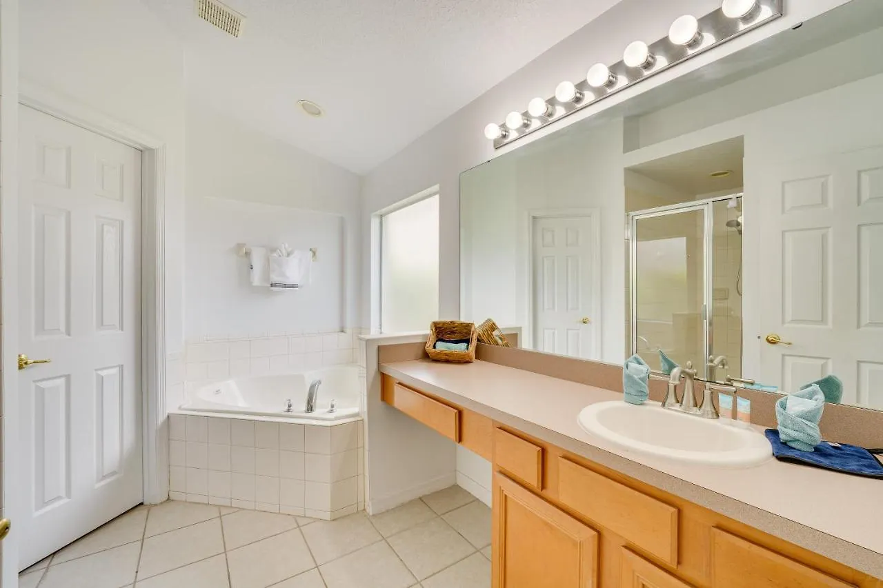 Bright Florida Escape With Pool, Near Disney World! Davenport